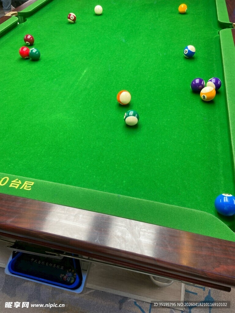 台球桌上多彩的台球世界