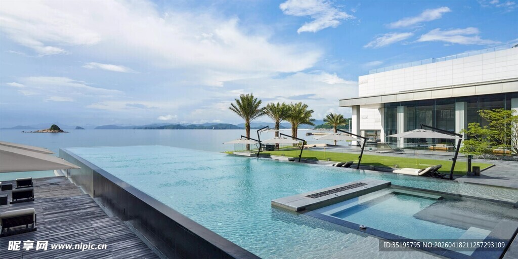 海滨奢华泳池度假场景