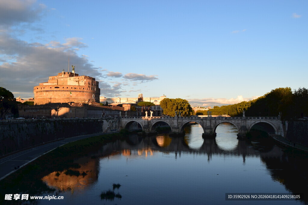 罗马河畔黄昏美景