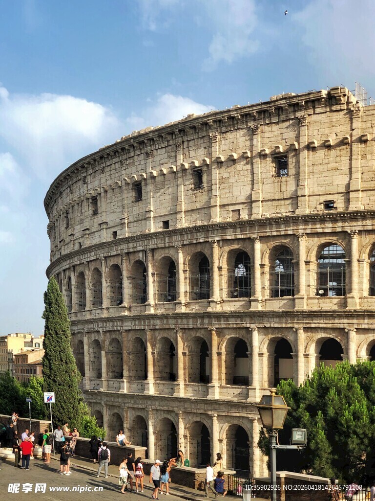 罗马斗兽场游客云集景观