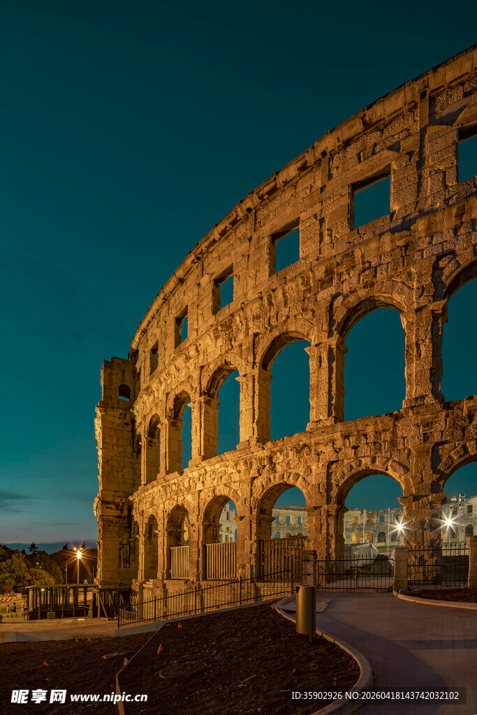 罗马斗兽场夜景