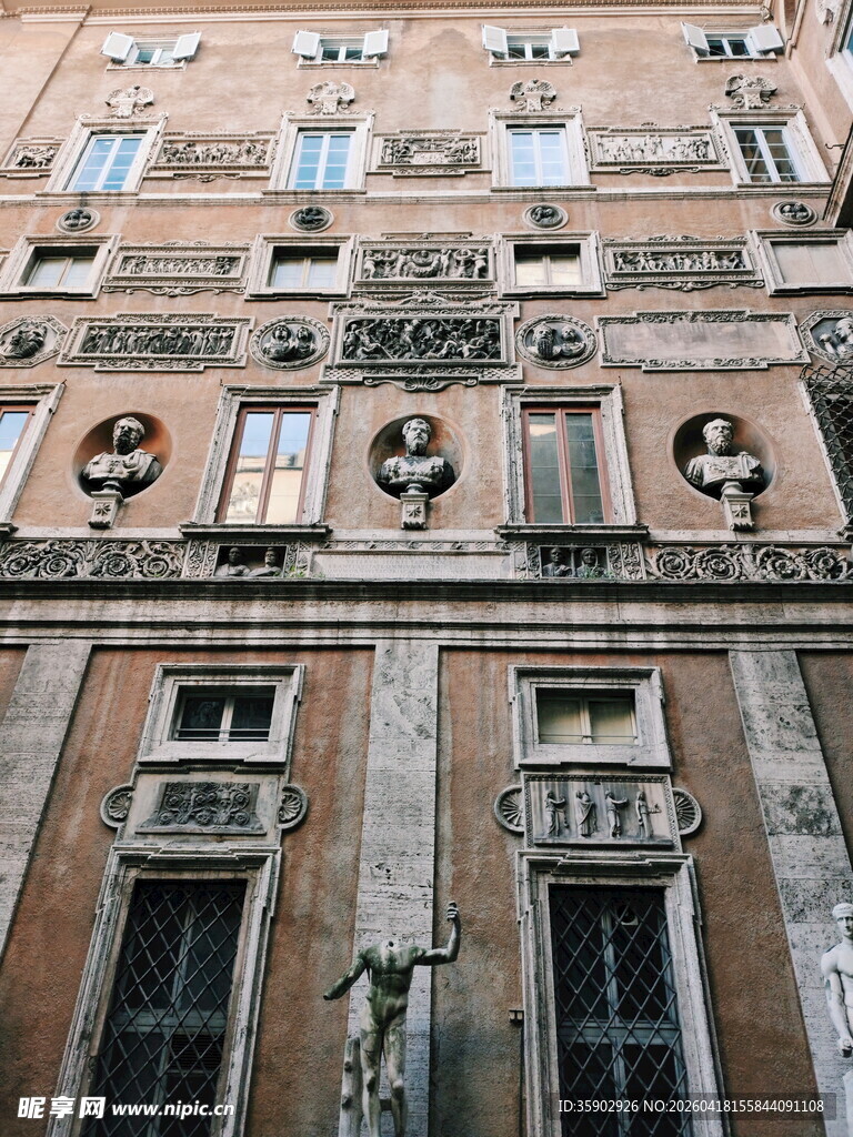 古典风格建筑外观细节