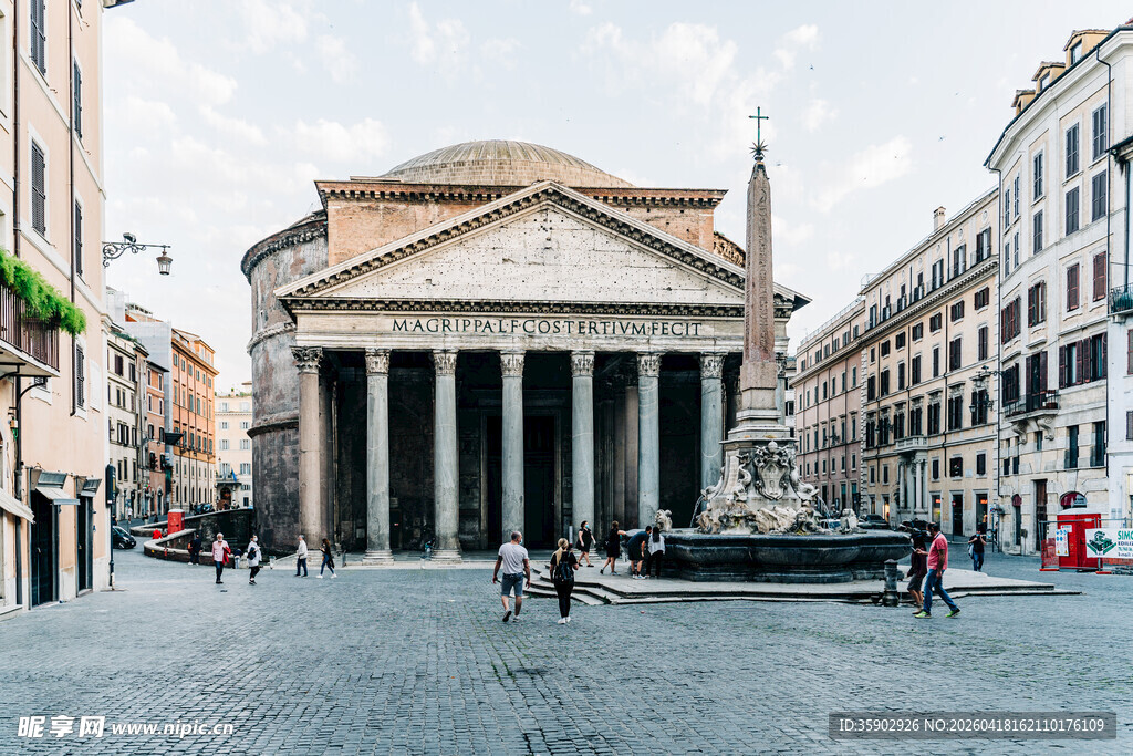 罗马万神殿广场景象