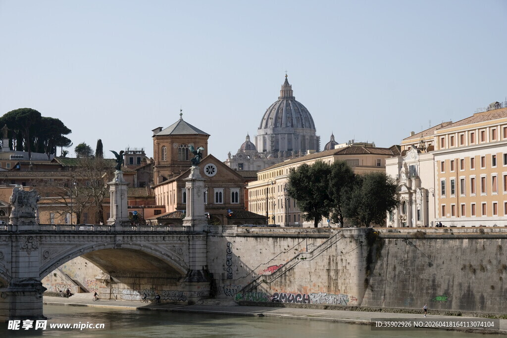 罗马河畔古建筑景观