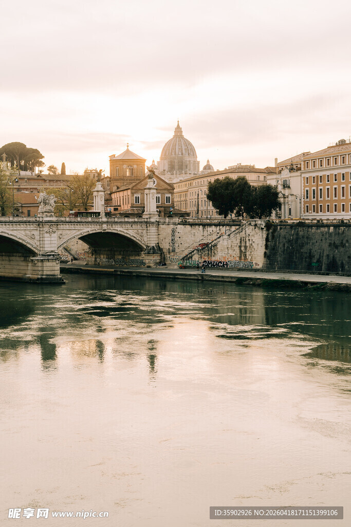 罗马河畔景致