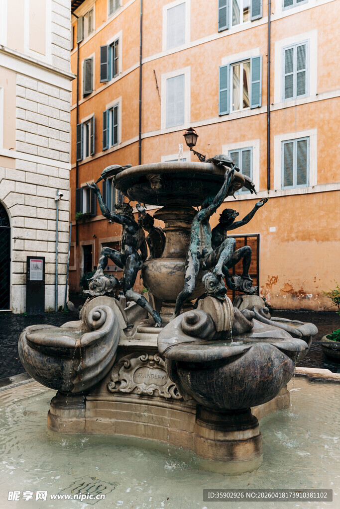 罗马街头精美喷泉雕塑