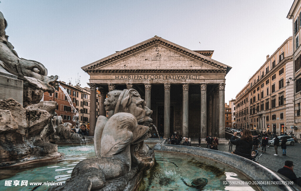 罗马万神殿前的精美喷泉