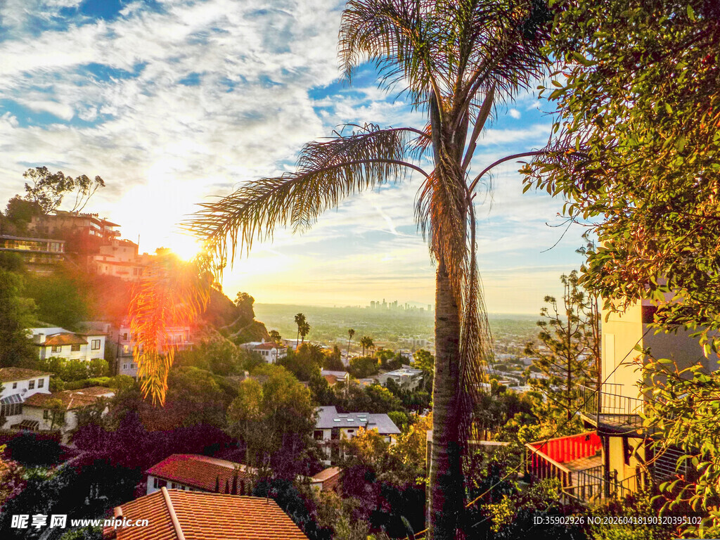 夕阳下的庭院美景