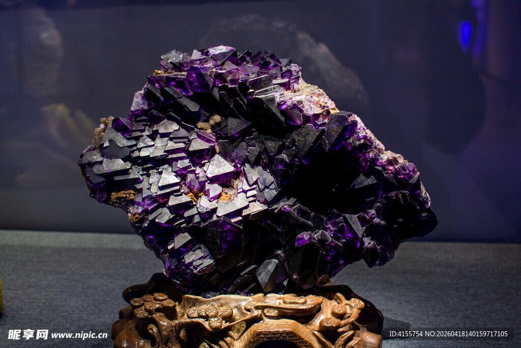 紫晶洞摆件尽显自然之美