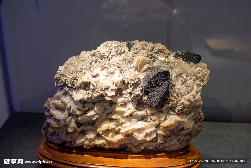 独特矿石标本展示