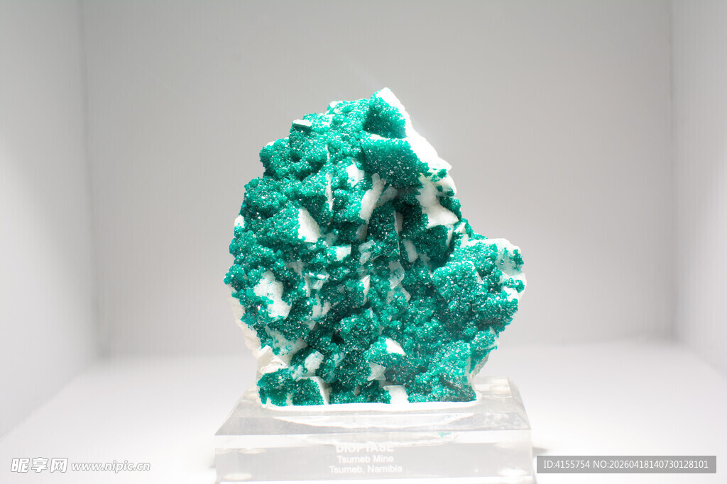 翠绿孔雀石矿物标本