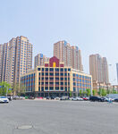 城市中色彩鲜明的标志性建筑