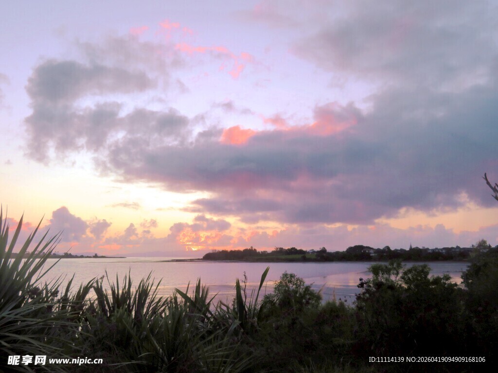 海滨绚丽晚霞美景