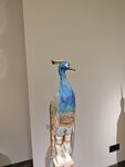 蓝绿孔雀雕塑艺术品展示