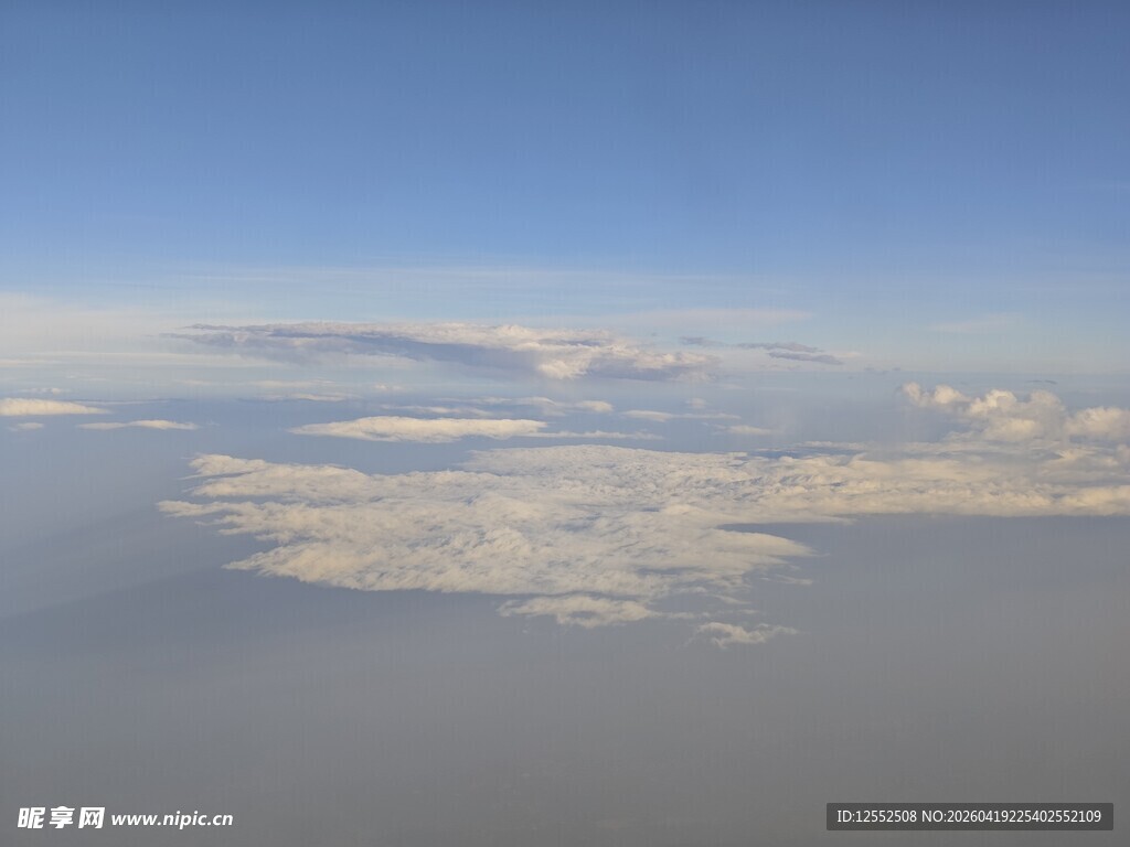 高空俯瞰云海美景