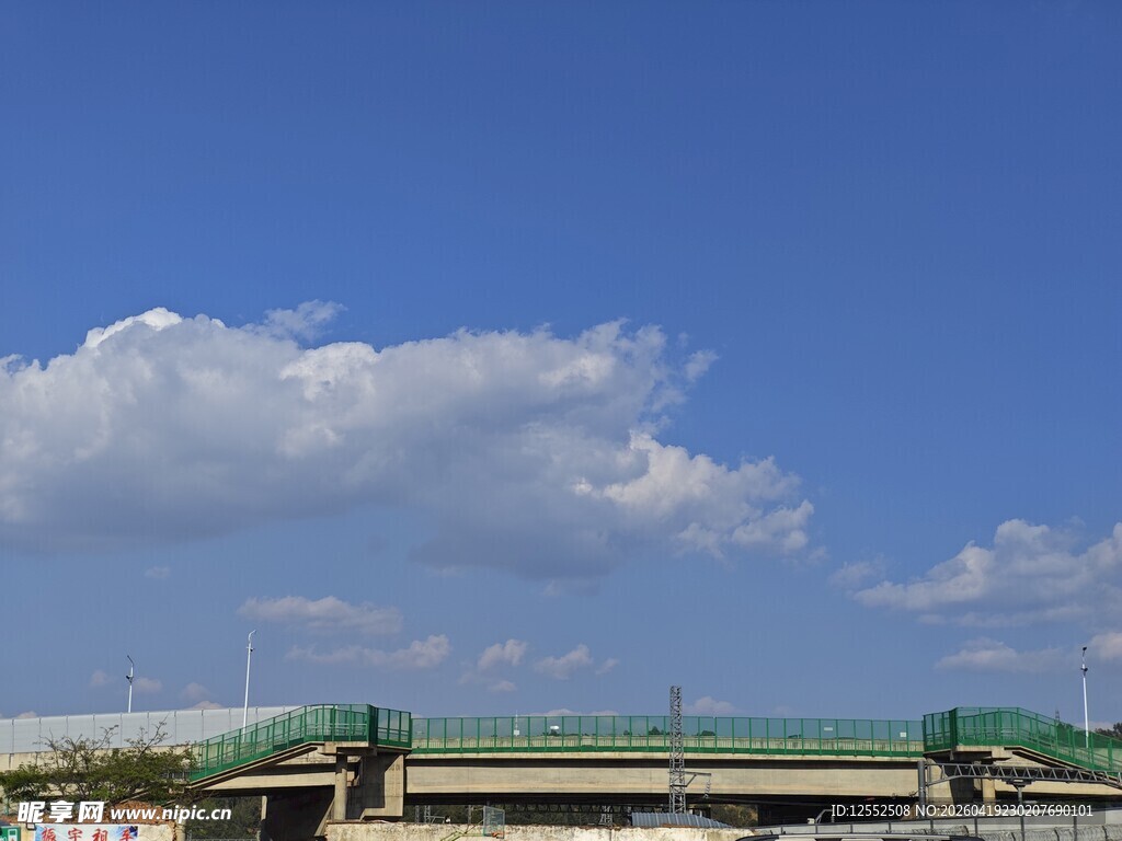 蓝天桥梁风景