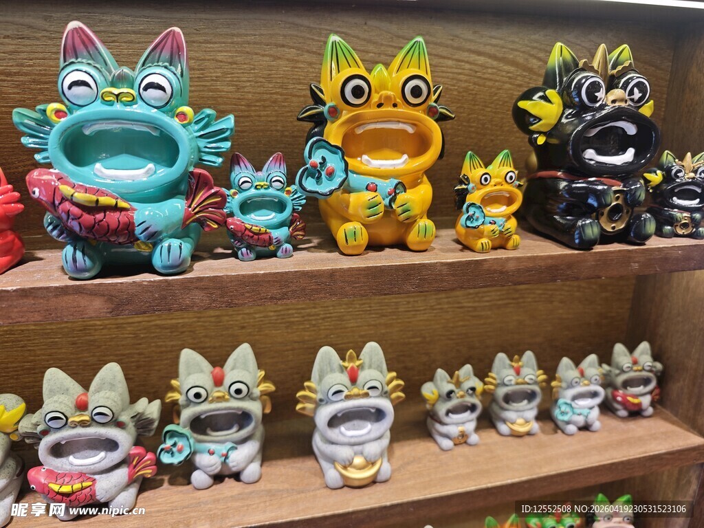 多彩潮玩摆件陈列展示