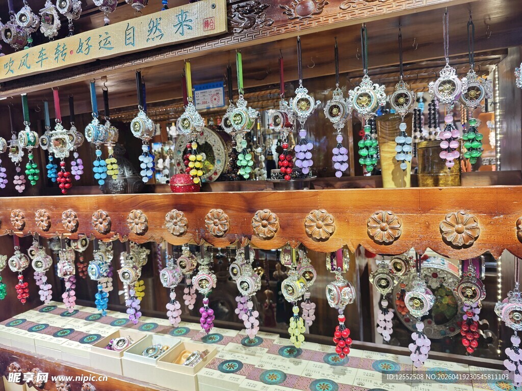 多彩手工艺品陈列展示