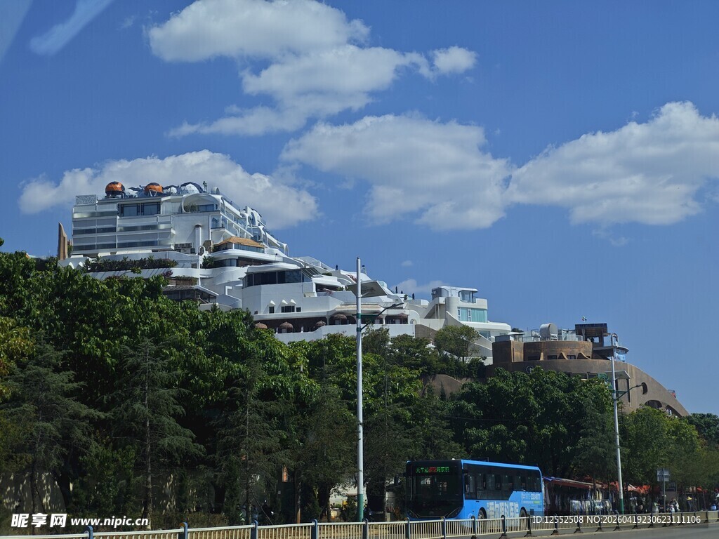 大理 山上建筑群风景