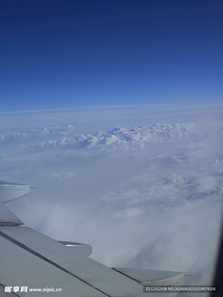 机窗外的云海壮丽景观