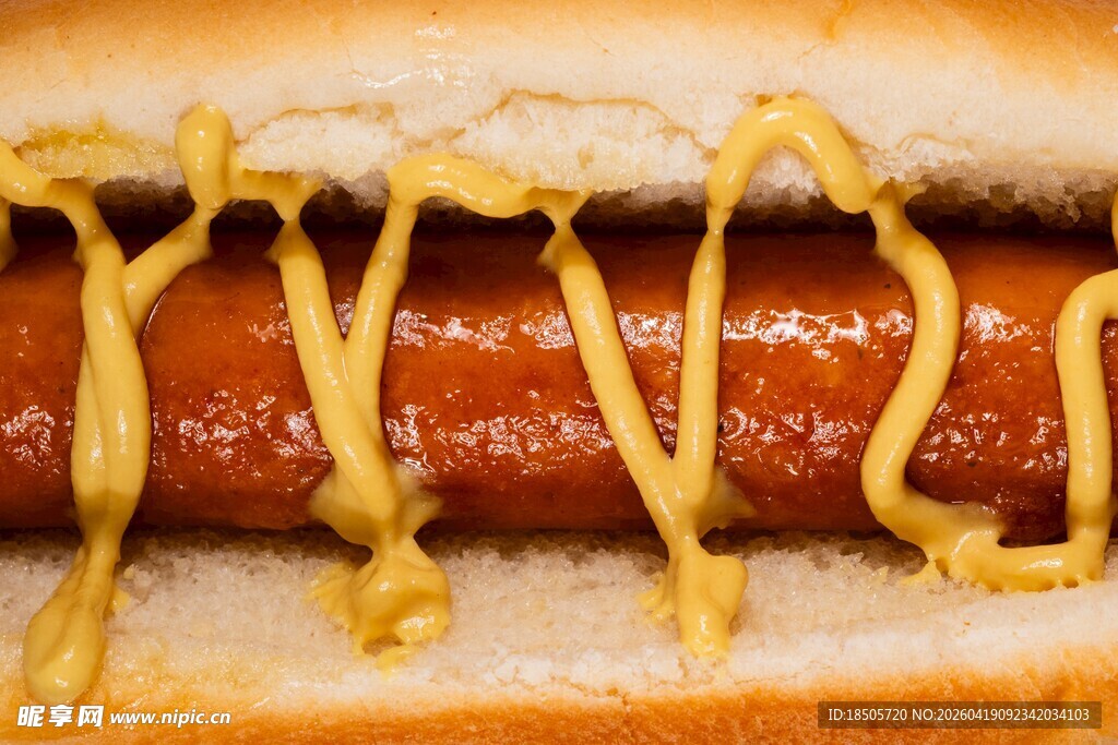 美味热狗配金黄芥末酱