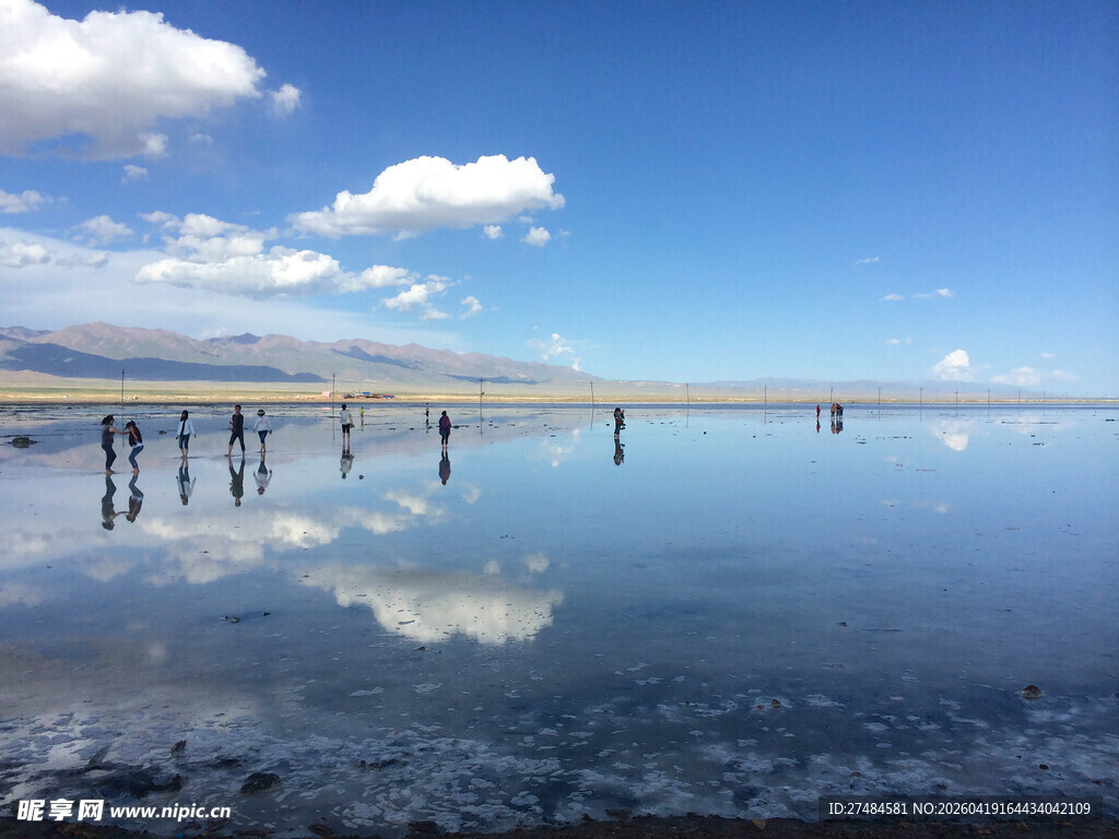 天空之镜般的美丽盐湖