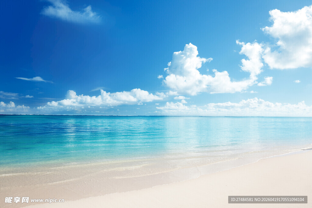 美丽海滩与蔚蓝大海