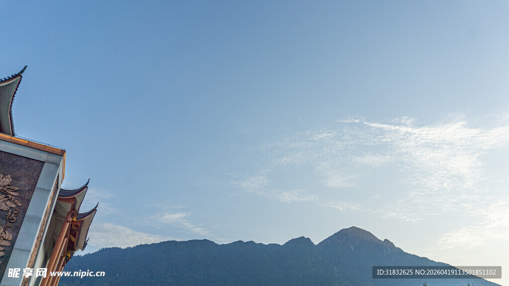 远山近景 中式建筑一角