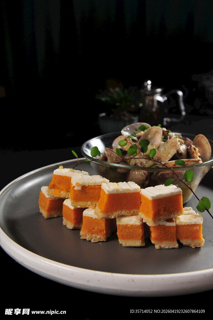 蒜泥花甲拼南瓜慕斯