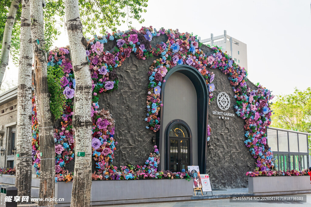 花卉装饰的独特建筑外观