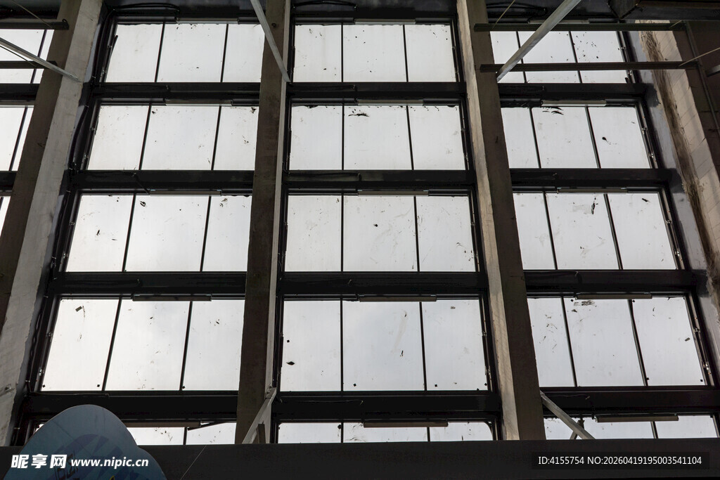 工业风金属框架玻璃窗