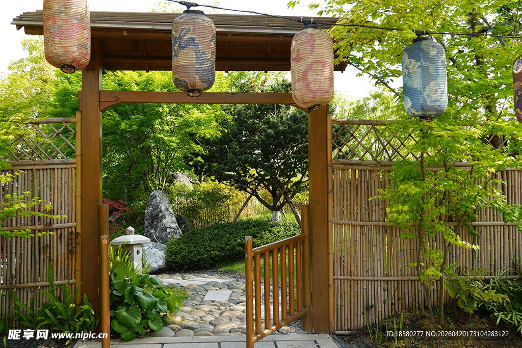 日式庭院木质拱门景观