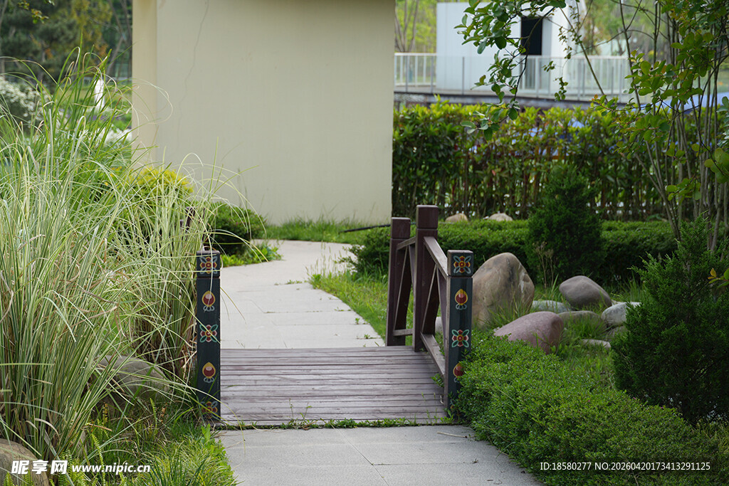 花园木栈道景观