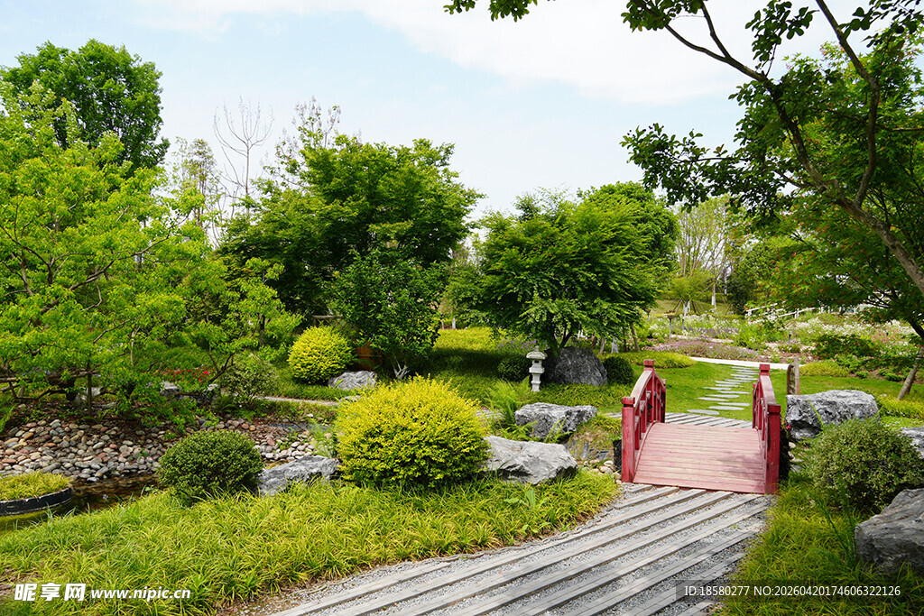 中式园林小径景观