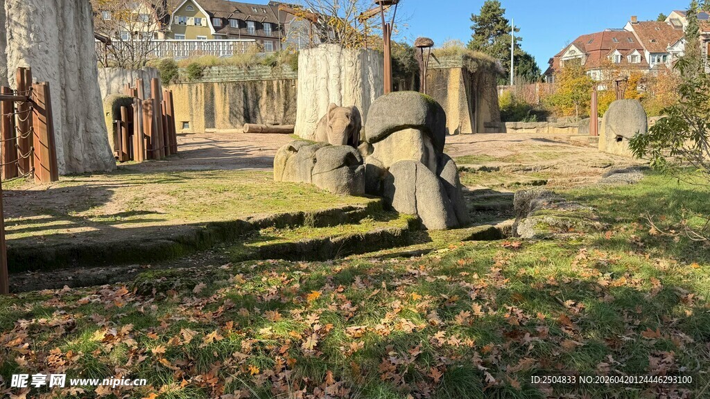 户外雕塑 静谧庭院景致