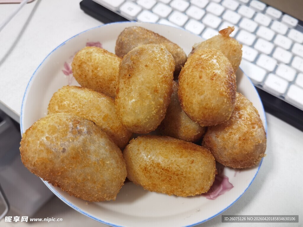 一盘美味的红糖糍粑