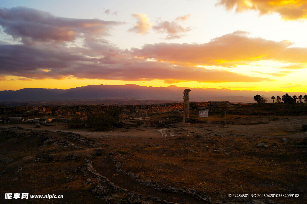 夕阳下的旷野美景