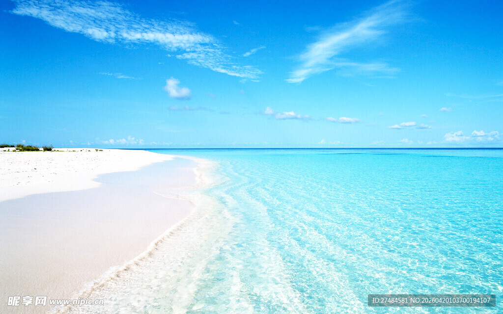 美丽海滩与碧蓝海水