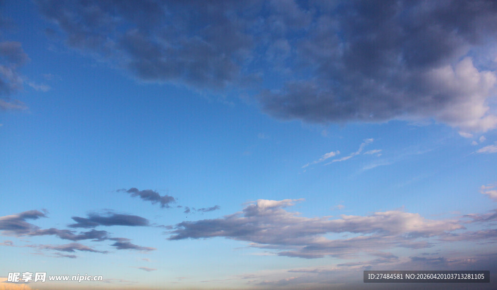 夕阳下的绚丽天空