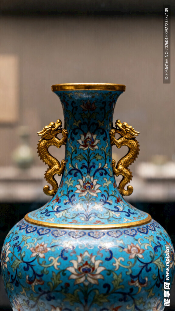 蓝底金纹双耳珐琅彩花瓶