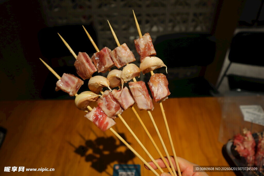  蒜香排骨串