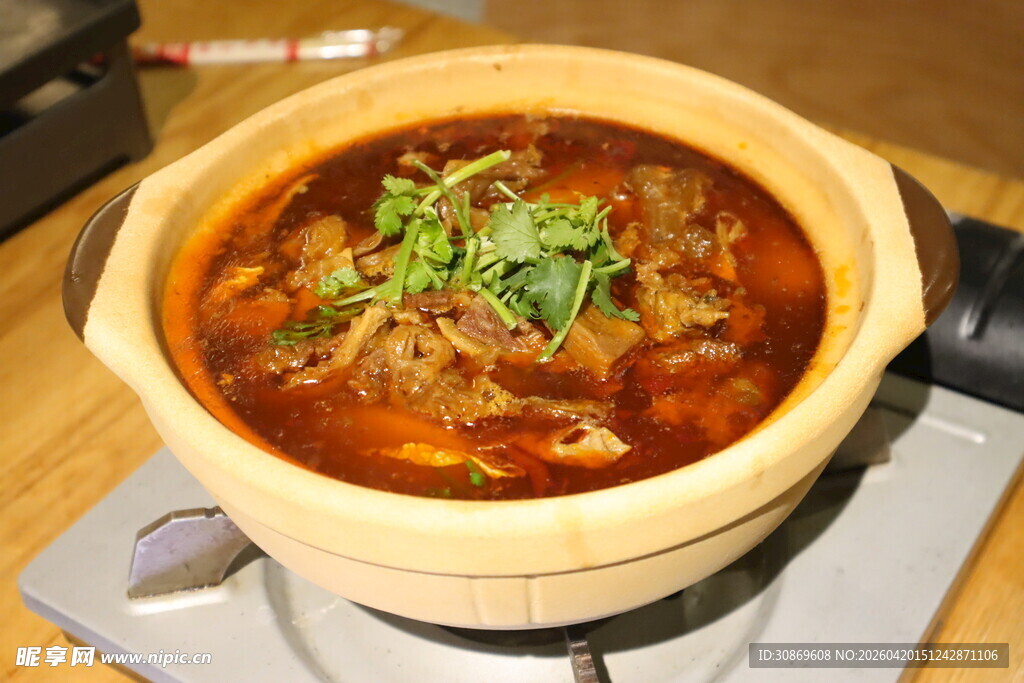  牛筋牛杂煲