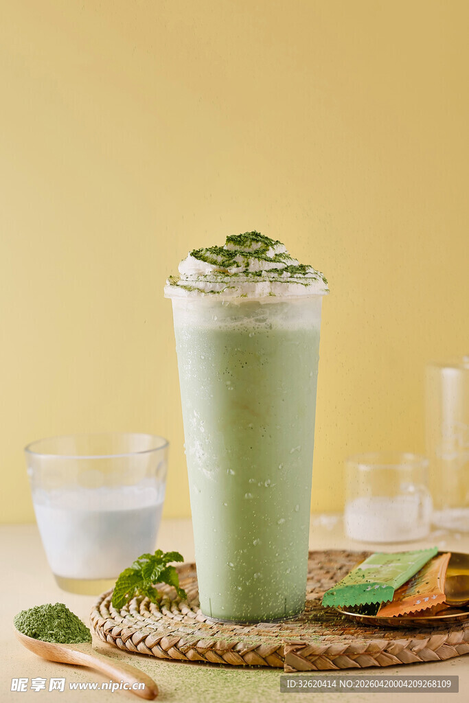 抹茶奶盖饮品