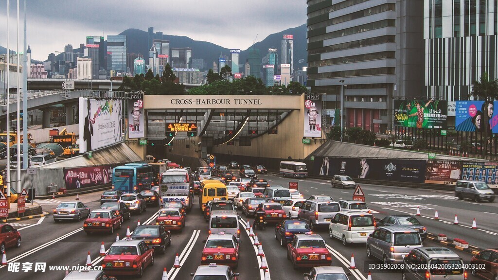 城市繁忙街道拥堵景象