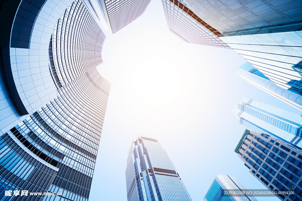 仰视都市摩天大楼景观