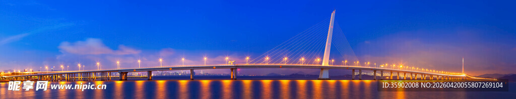 城市夜景桥梁灯光璀璨