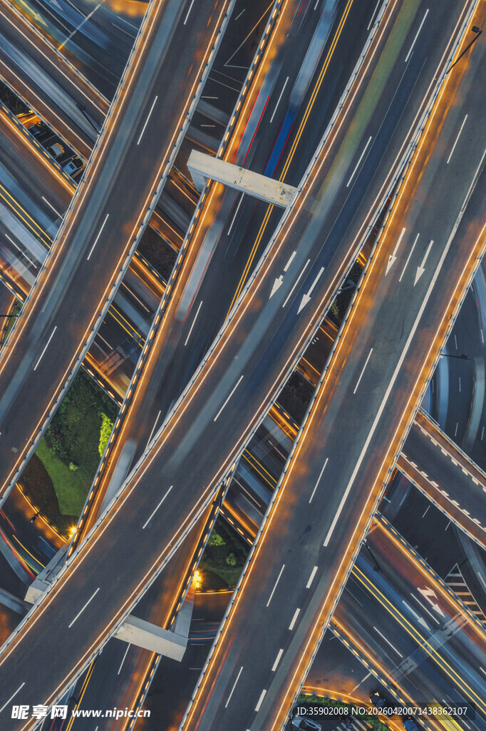 城市立交桥俯瞰美景