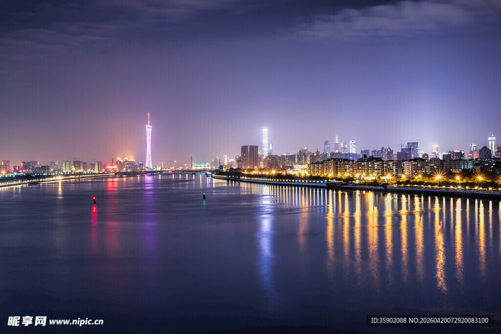 城市江畔璀璨夜景