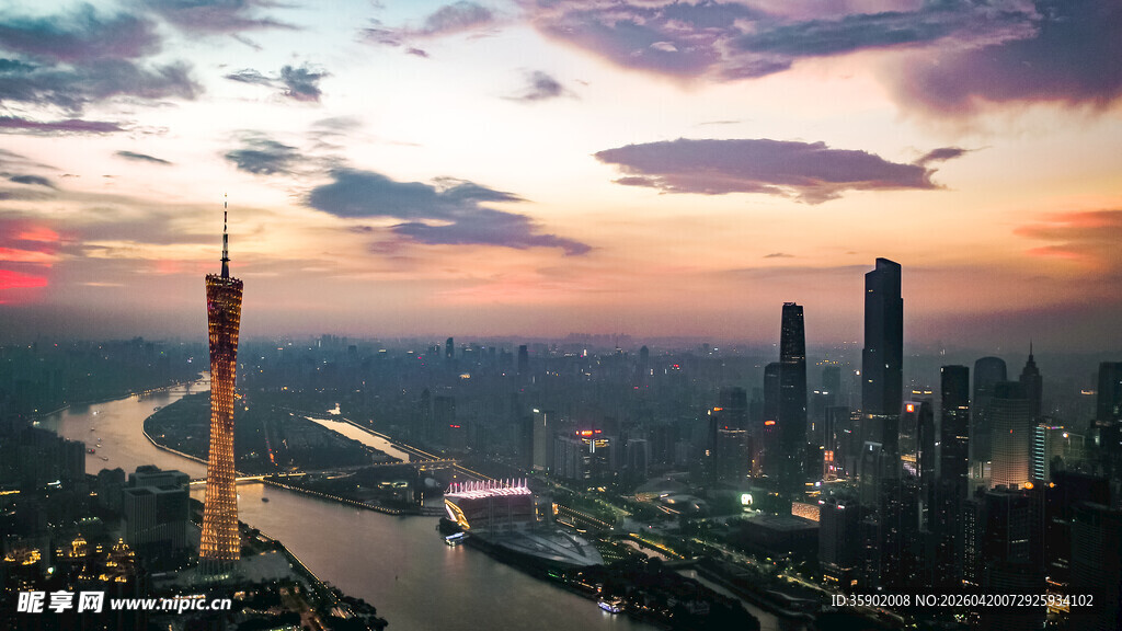 上海城市天际线美丽黄昏景