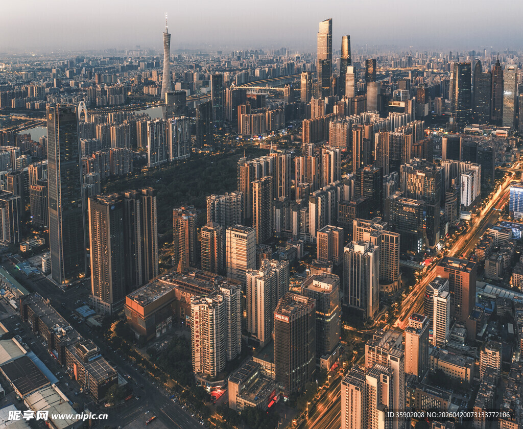 俯瞰繁华都市天际线
